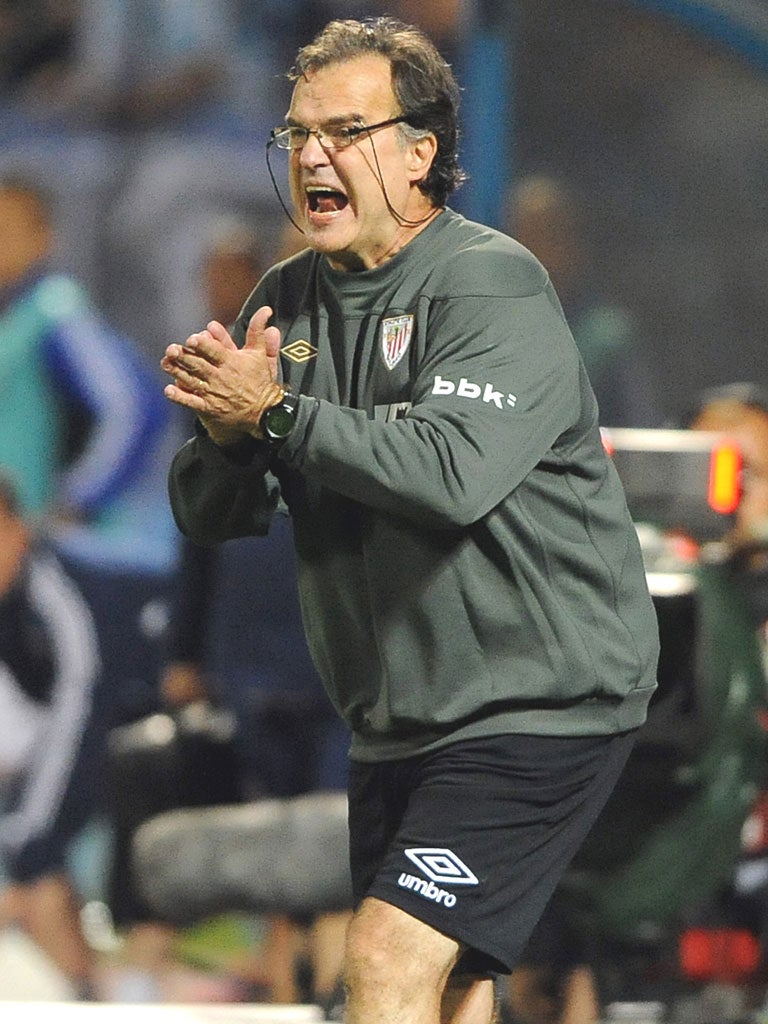 Marcelo Bielsa urges on his Athletic Bilbao side