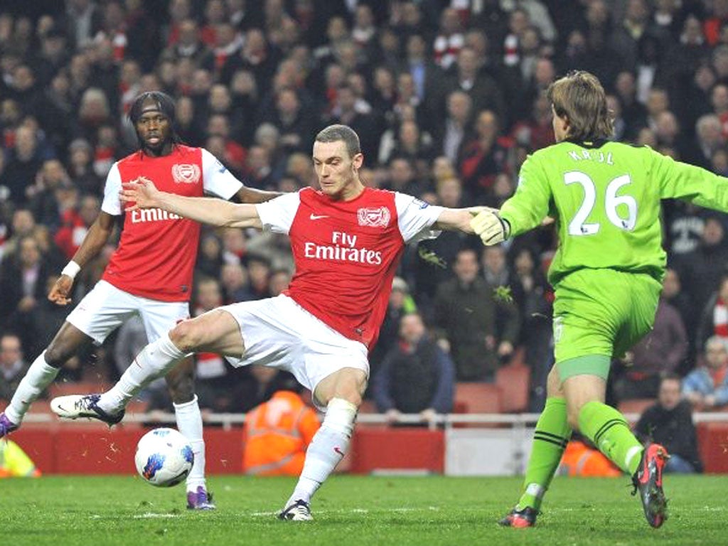 Arsenal's Thomas Vermaelen scores