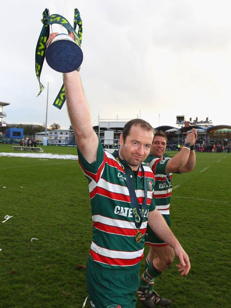 Leicester captain Geordan Murphy raises the LV Cup