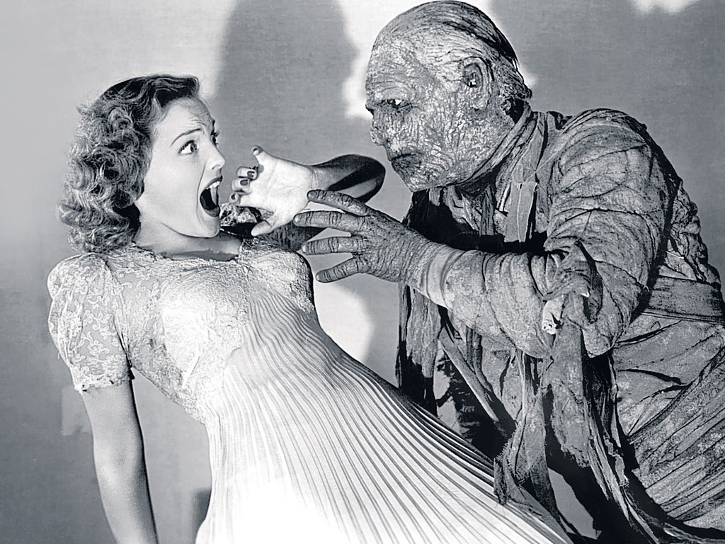 Spine-tingler: Knox, left, with Lon Chaney Jr in the 1942 cult classic 'The Mummy's Tomb'