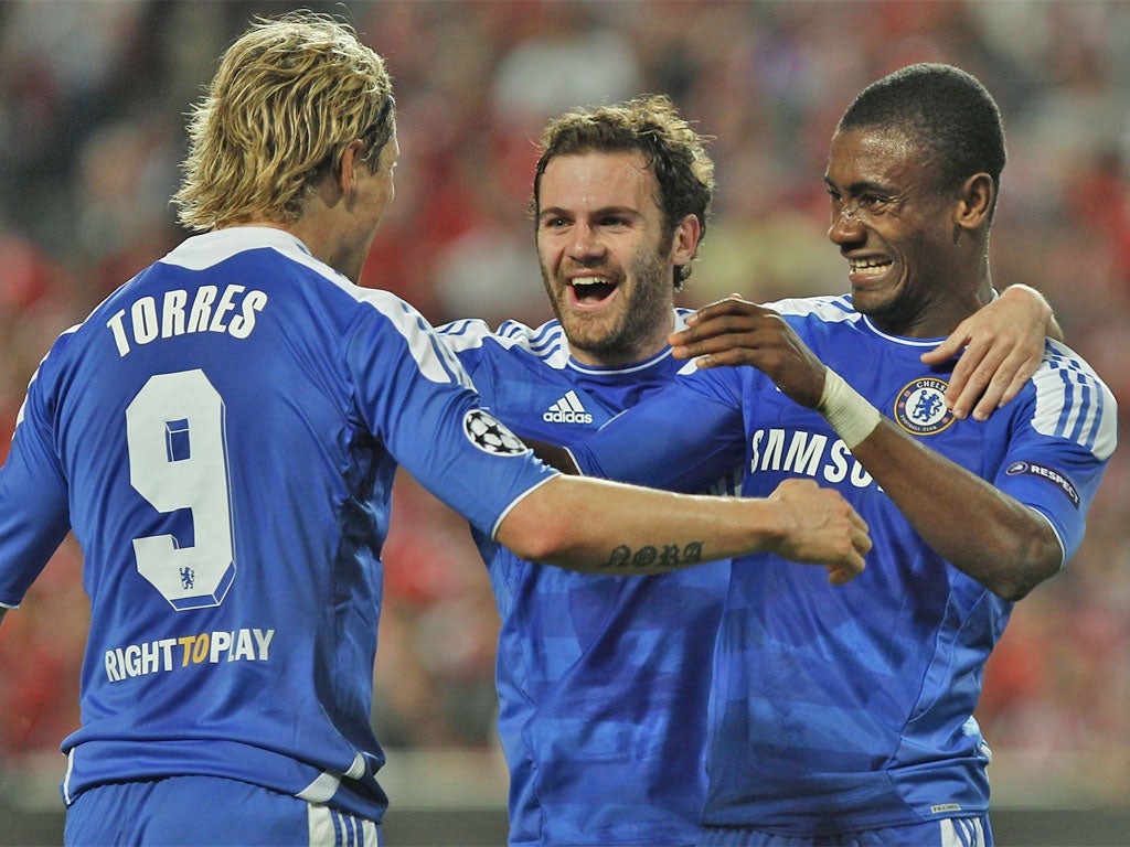 Fernando Torres and Juan Mata enjoy the winner scored by Salomon Kalou (right) last night