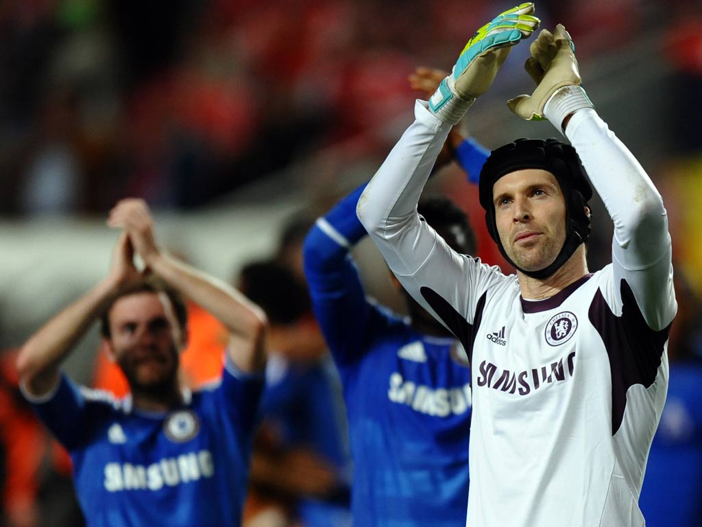 <b>Petr Cech:</b> Assured presence and looked confident, didn't make a single save in the first half. Well supported by David Luiz and John Terry. Showed safe hands to keep out Benfica after the break. 7/10