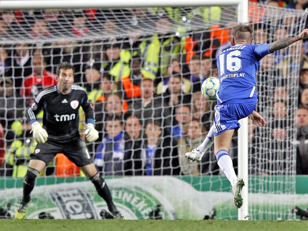 Raul Meireles thunders in Chelsea's late winner