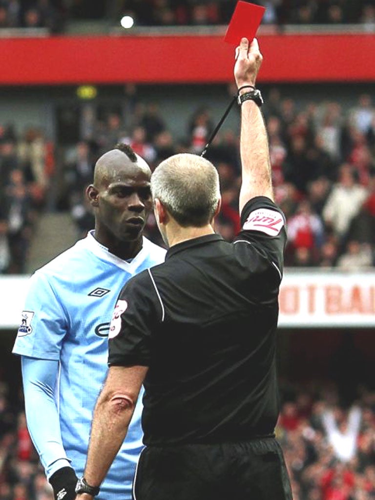 City lose 1-0 at Arsenal where Balotelli is sent off