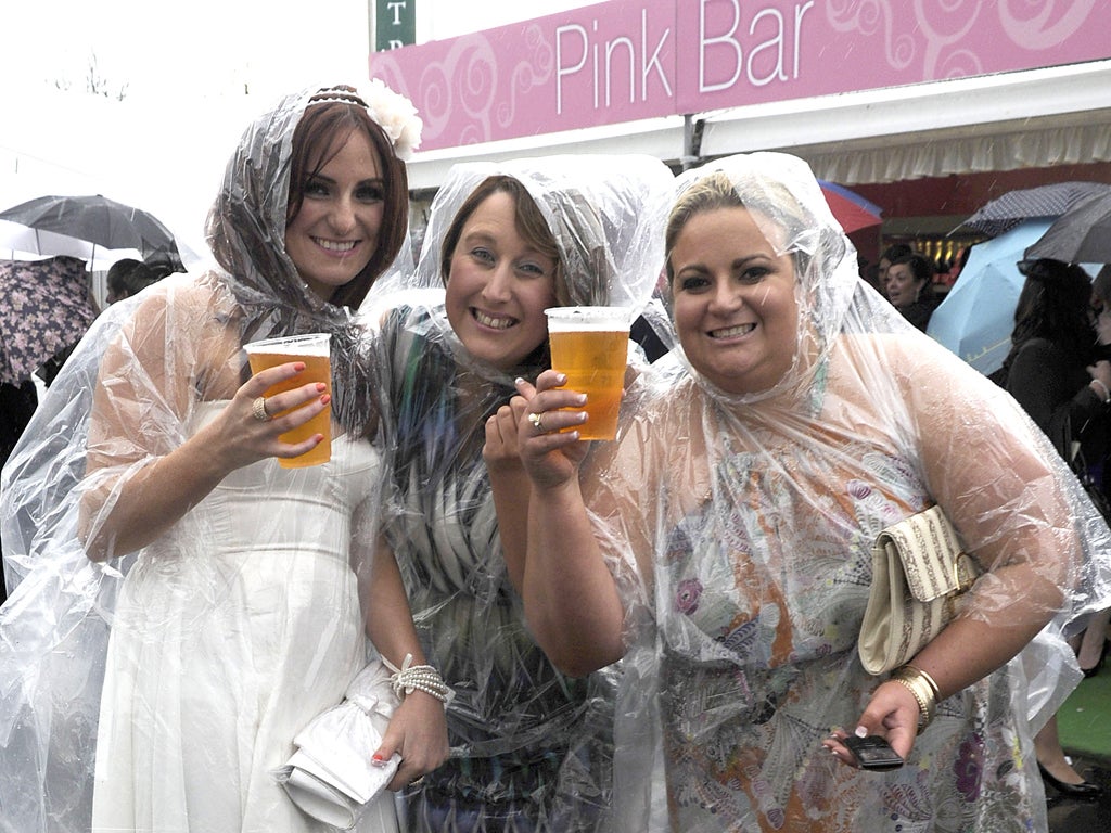 Rain hits the ladies at Aintree