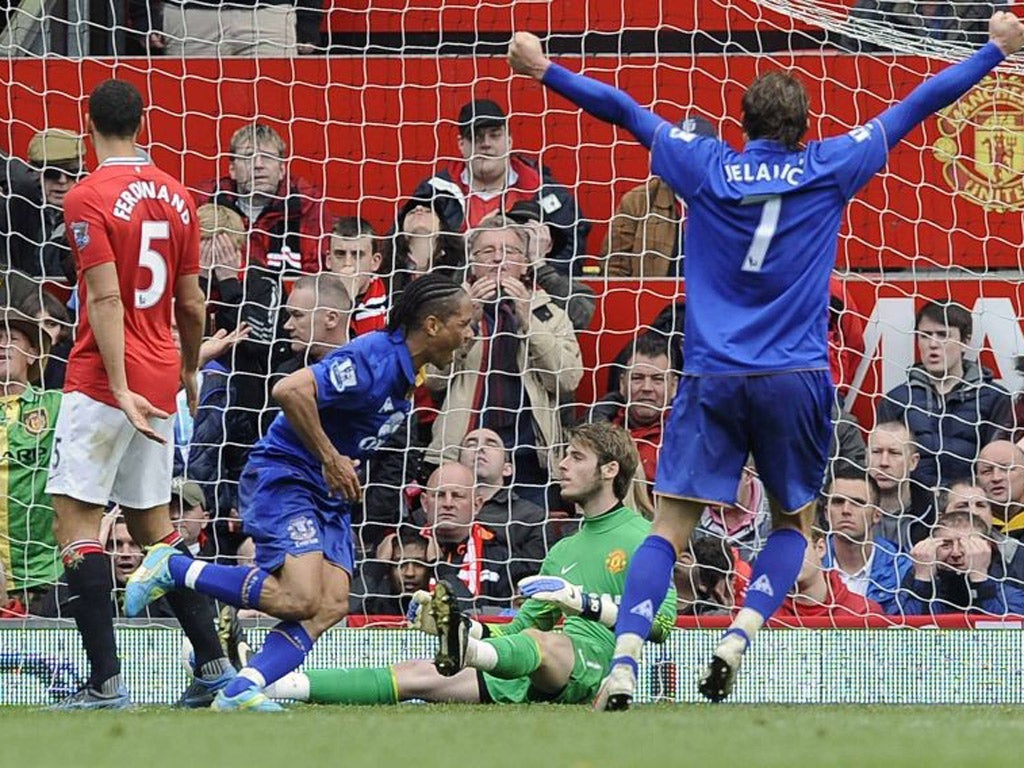 Everton's Steve Pienaar celebrates after scoring equaliser at 4-4 against Manchester United