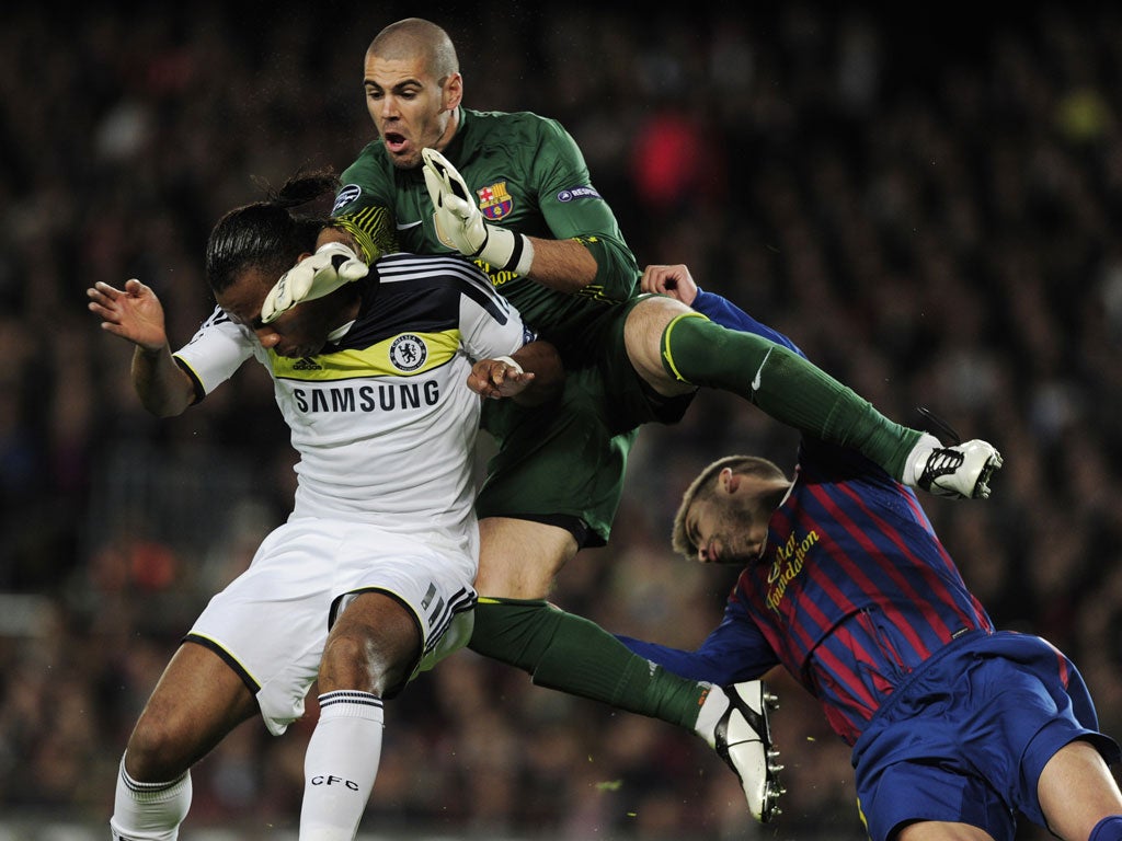 Victor Valdes (centre) in action for Barcelona