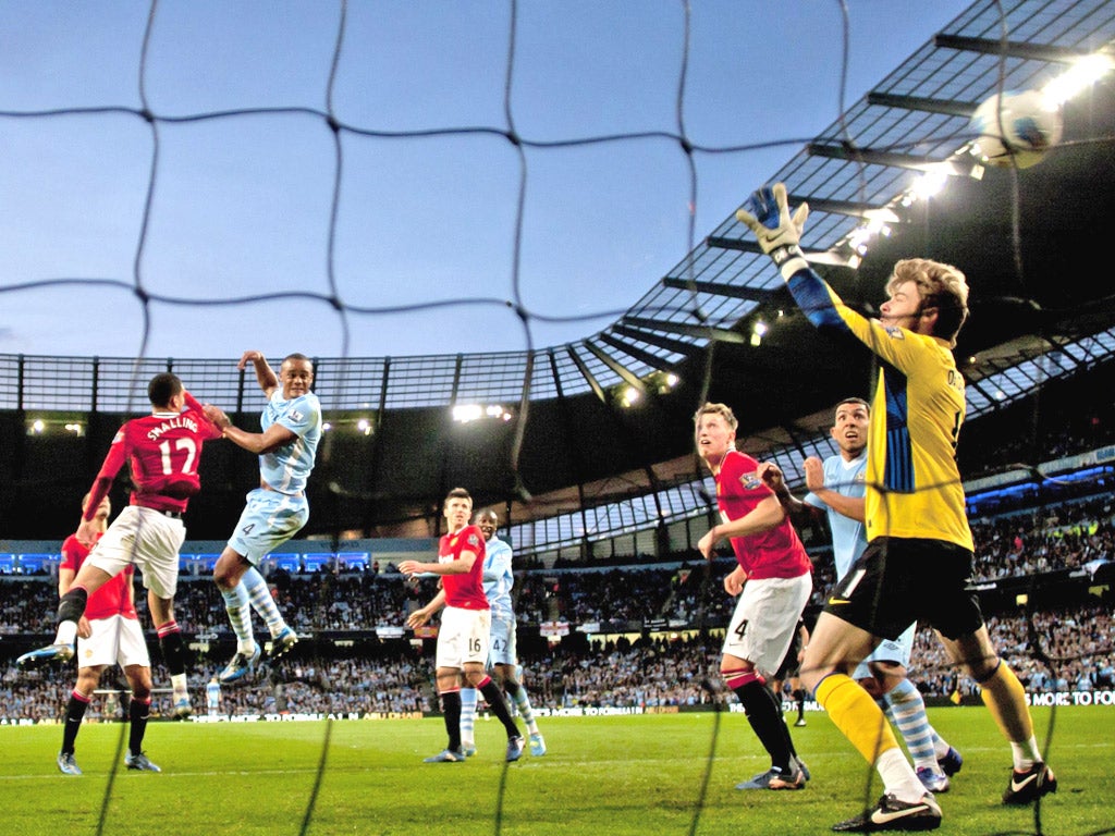 Vincent Kompany scores the winning goal against Manchester United