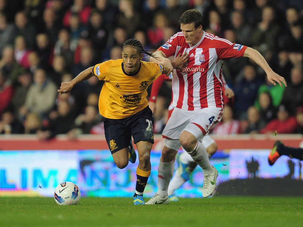 Everton's Steven Piennar in action against Stoke