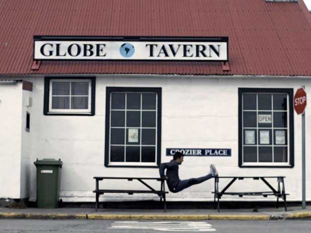 The advert shows the Argentina hockey captain Fernando Zylberberg running in the Falklands capital