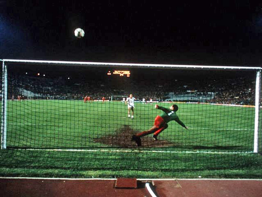 Francesco Graziani blazes over after Bruce Grobbelaar's 'spaghetti legs' routine