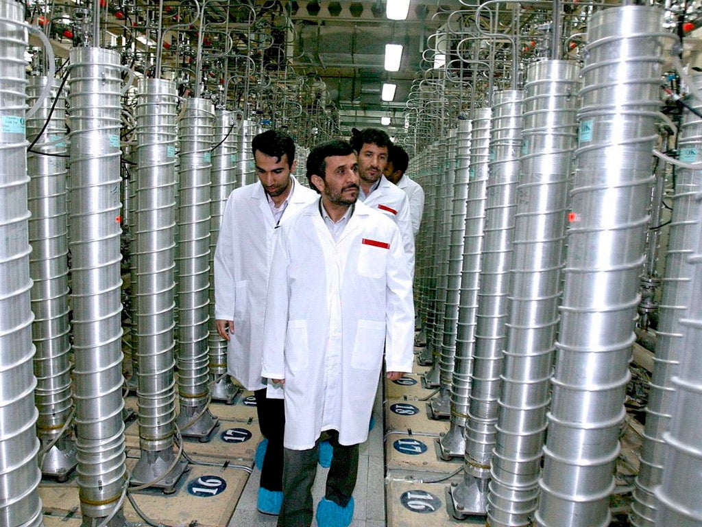 Iran's President Mahmoud Ahmadinejad at Natanz nuclear plant in 2007