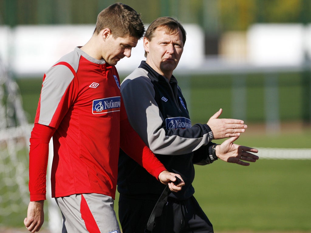 Gary Lewin talks to England midfielder Steven Gerrard in training