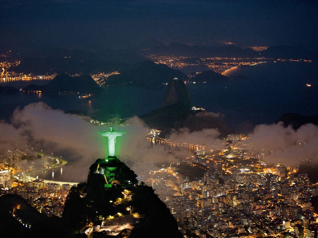 Christ the Redeemer is lit up to celebrate Rio+20