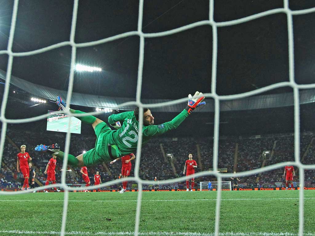 <b> Rui Patricio : </b> The Portuguese keeper was not troubled on too many occasions but looked a little cagey at times when coming out to claim the ball. 6<br/>