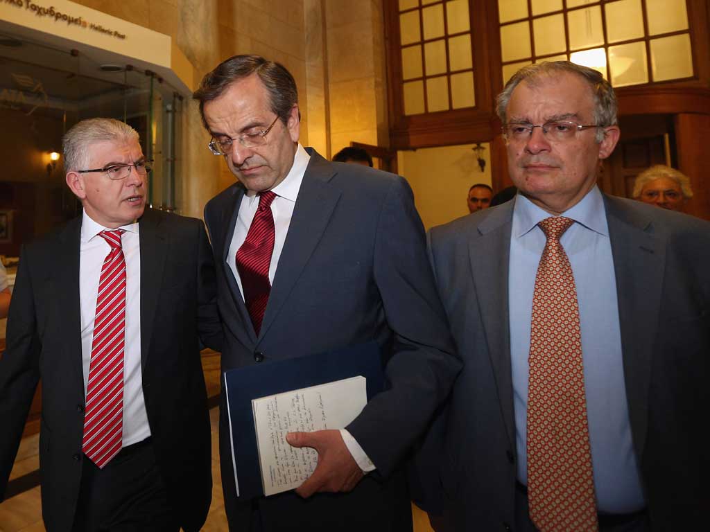 Antonis Samaras (centre) launched coalition talks today