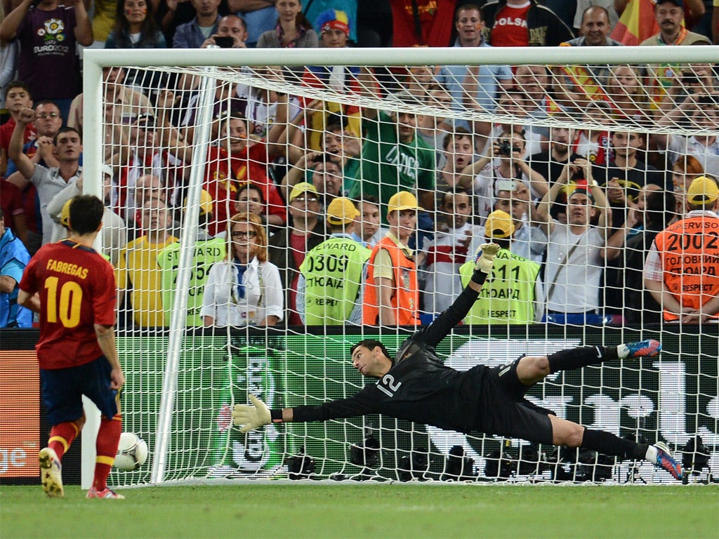 Fabregas places the ball beyond the stretching Rui Patricio's reach