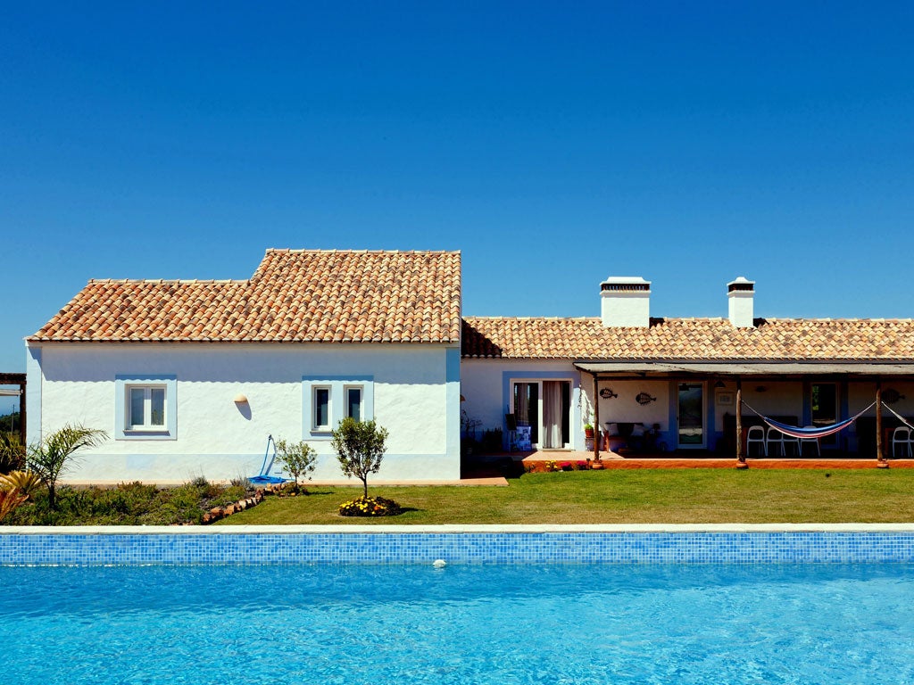 Cerca do Sul is surrounded by lawns and an orchard