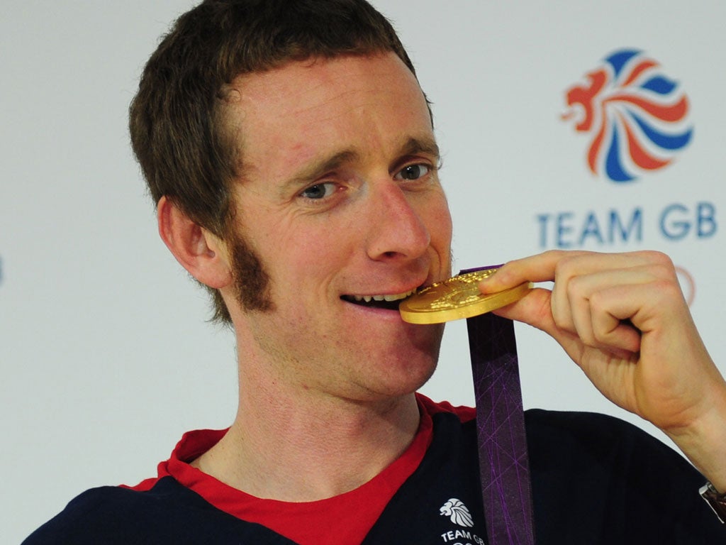 Bradley Wiggins with his gold medal