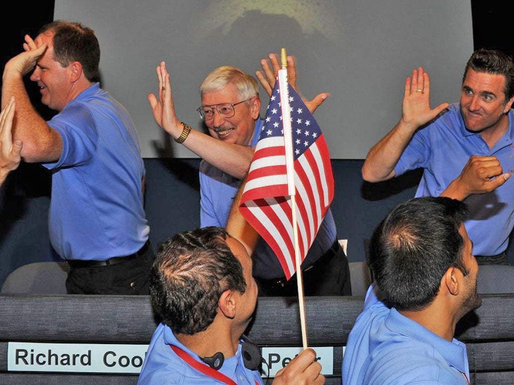 Nasa celebrates mission to land a robot on Mars