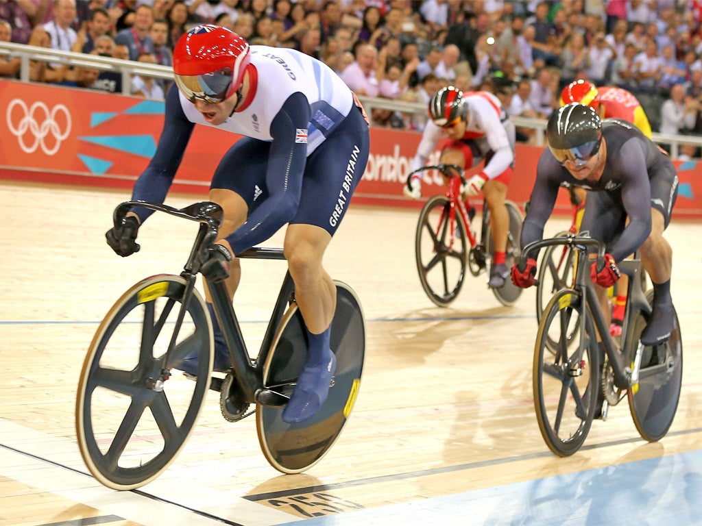 Sir Chris Hoy powers to gold