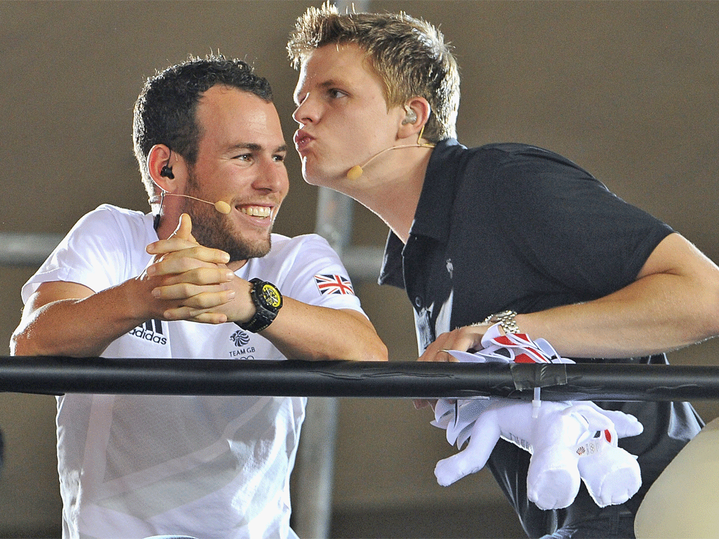 The BBC's Jake Humphrey gives Mark Cavendish a smacker