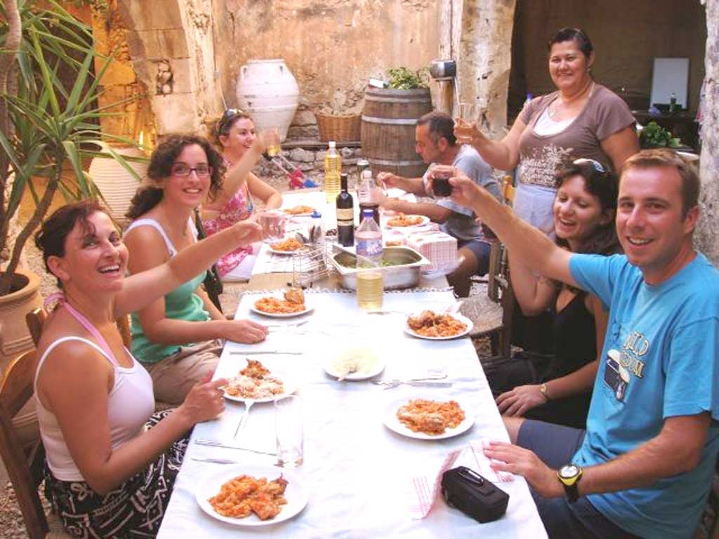 All together now: A group meal in Vamos
