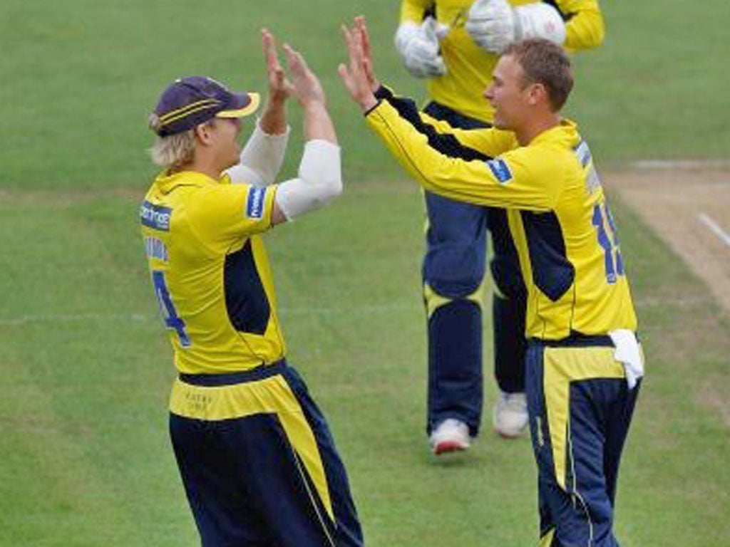 Hampshire’s Danny Briggs (right) celebrates dismissing James
Hildreth in the semi-final win over Somerset