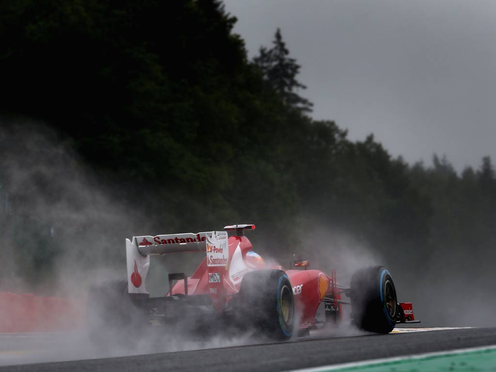 Fernando Alonso practices at Spa