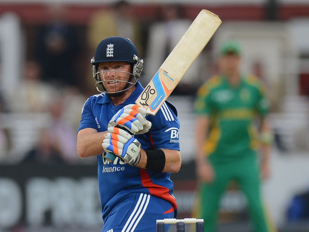Ian Bell hits out en route to his match-winning 88 for England