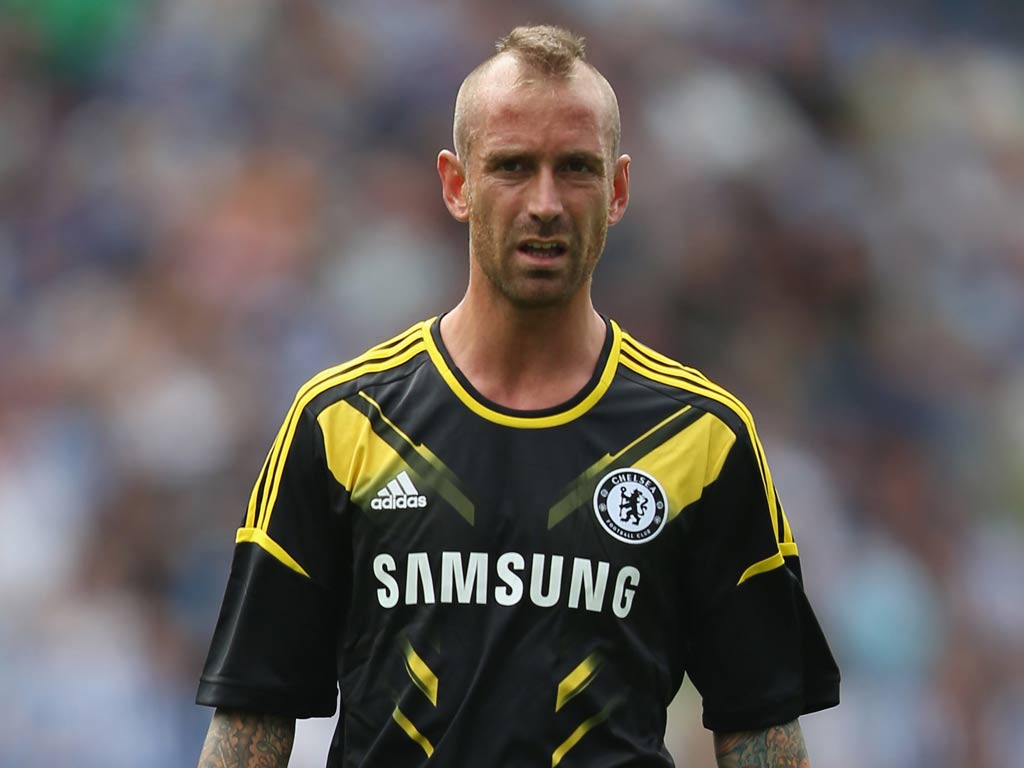 Chelsea midfielder Raul Meireles