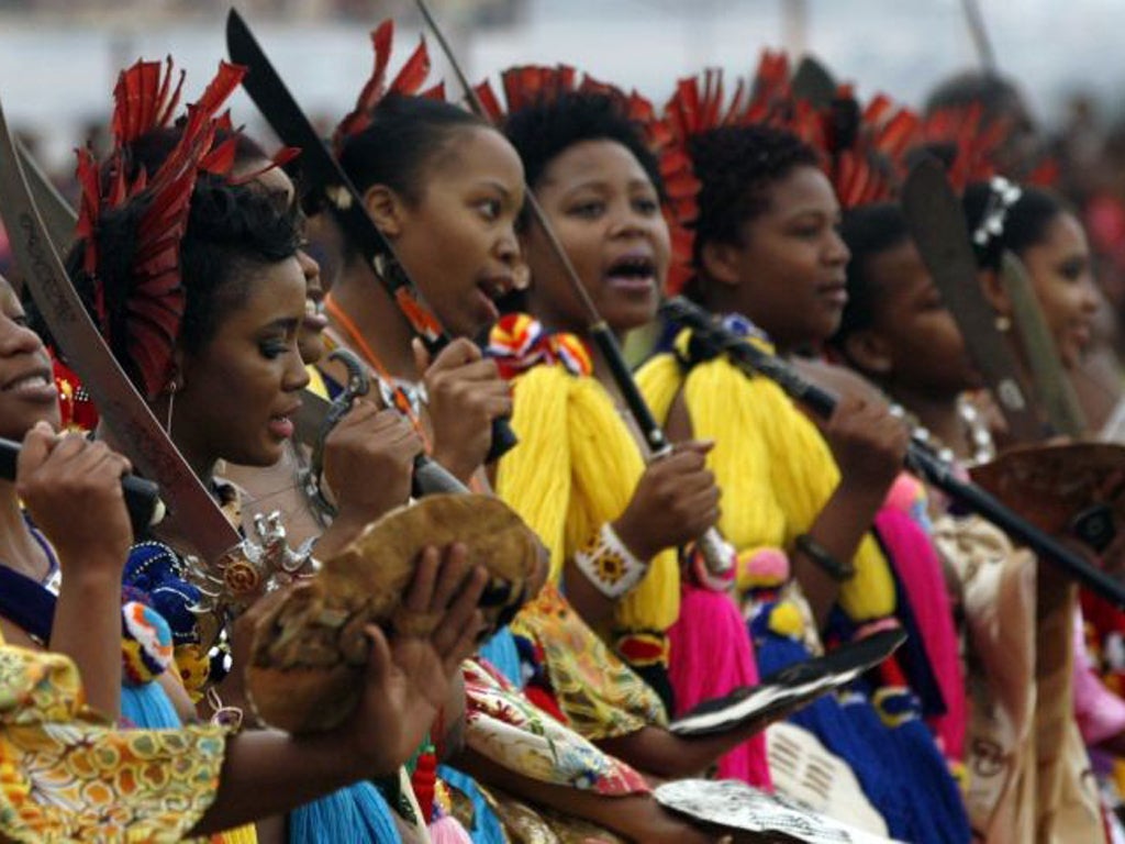 Maidens sing and dance for the Queen Mother's Royal Palace