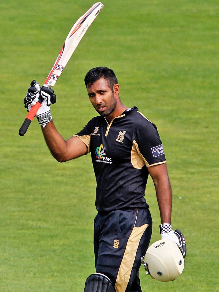 Varun Chopra completed his third century of the season for Warwickshire