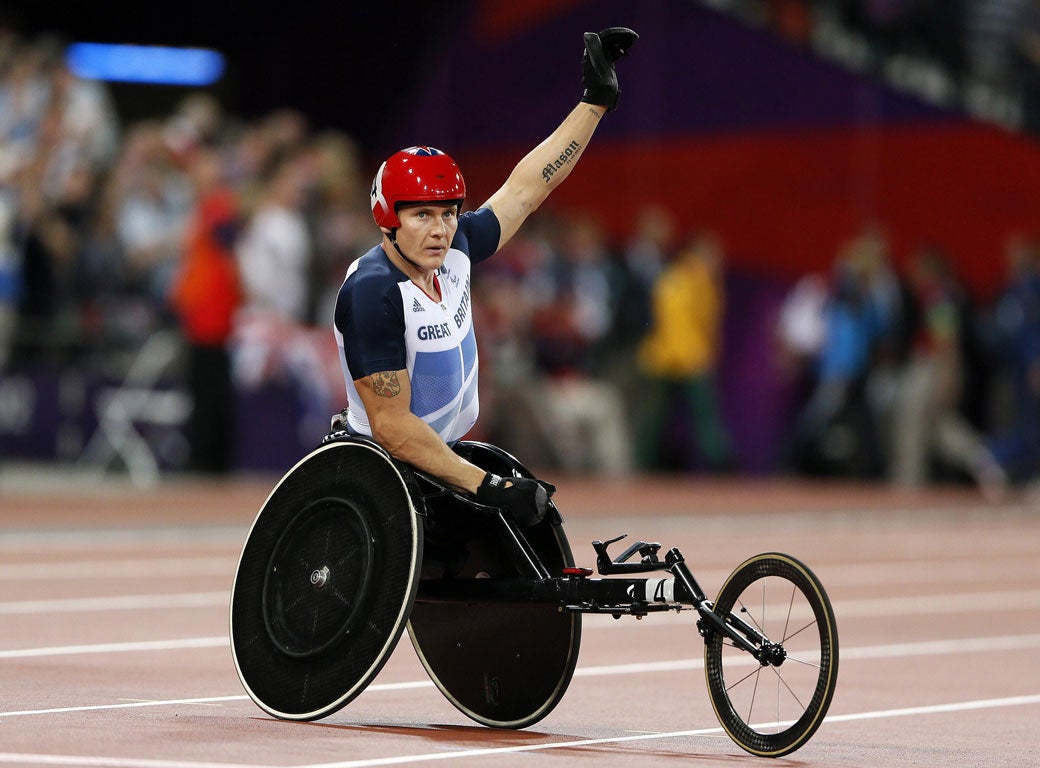 David Weir celebrates winning gold in the men's 1500m T54 final