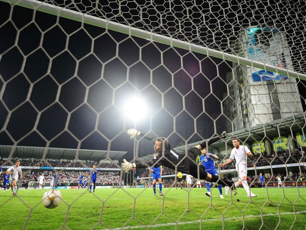 Stanislav Namasco is left helpless as Frank Lampard’s header creeps in