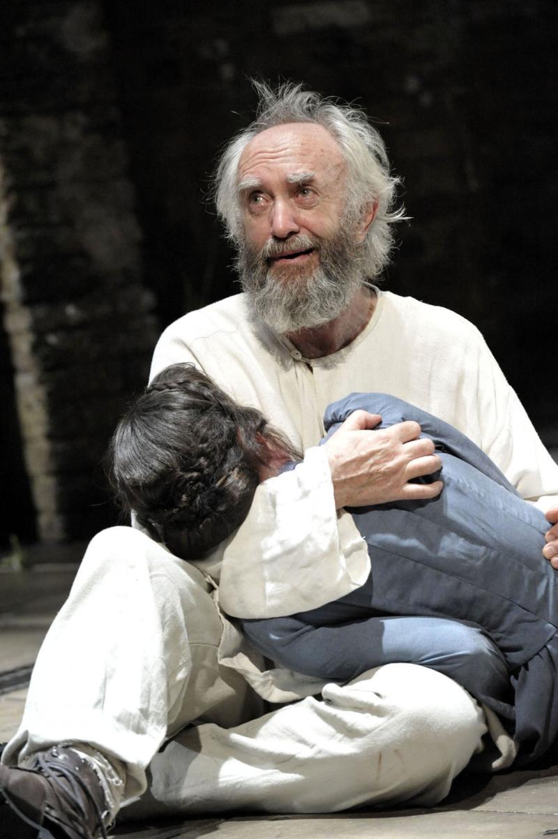 Jonathan Pryce as Lear and Phoebe Fox as Cordelia