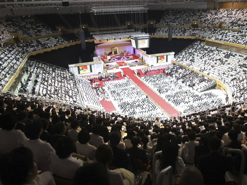 Crowds at Rev Sun Myung Moon's funeral