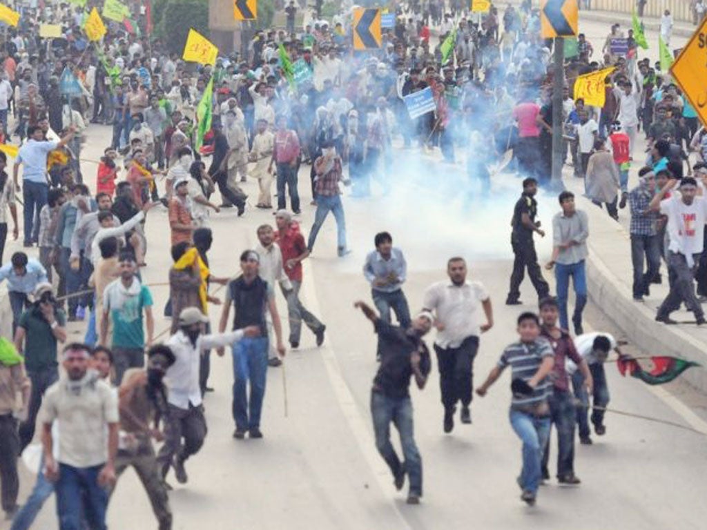 Protesters throw stones at the US consulate in Karachi, Pakistan