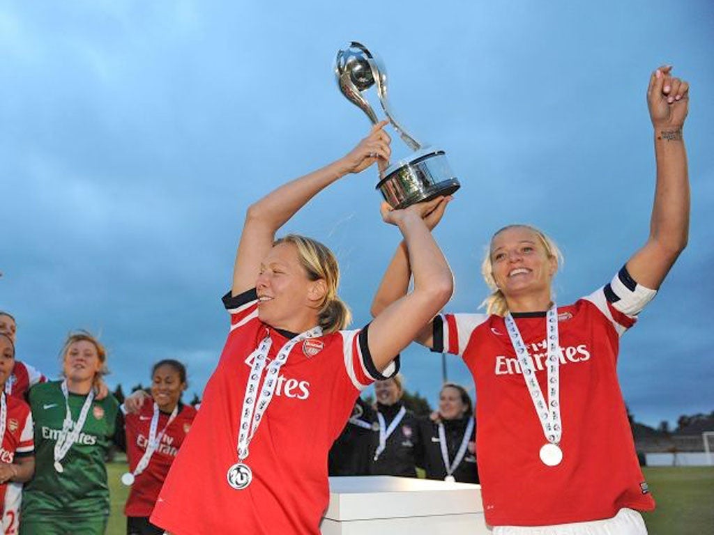 Arsenal’s Jayne Ludlow and Katie Chapman lift the trophy