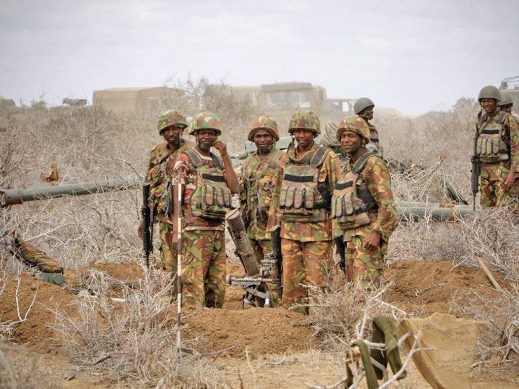 Kenyan soldiers on the outskirts of the port city of Kismayu