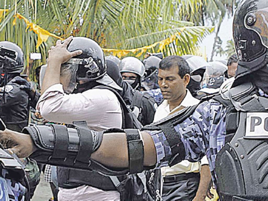 Police arrest Mohamed Nasheed in Fares Maathodaa after he failed to turn up for the start of a trial for alleged abuse of power