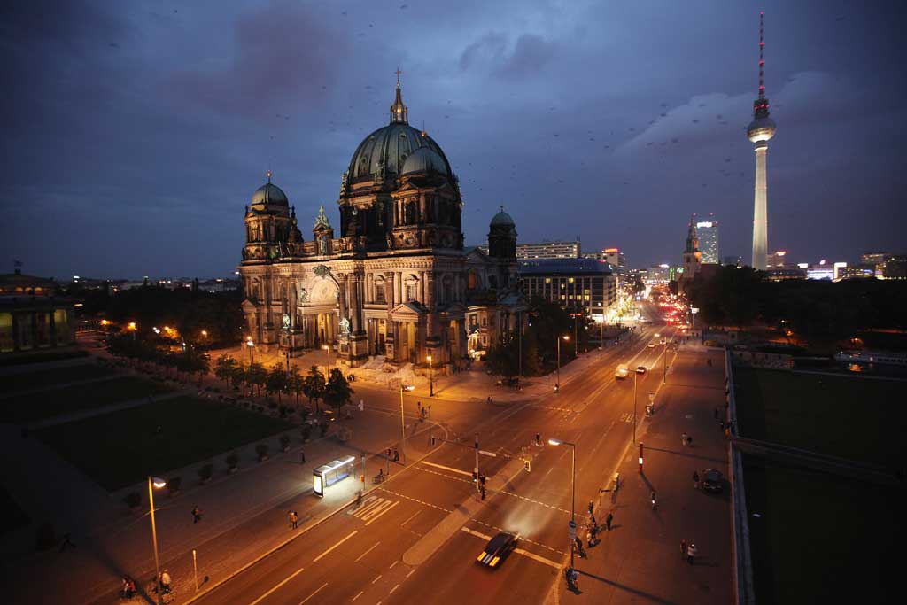 History lessons in a complex city: the Reichstag in Berlin