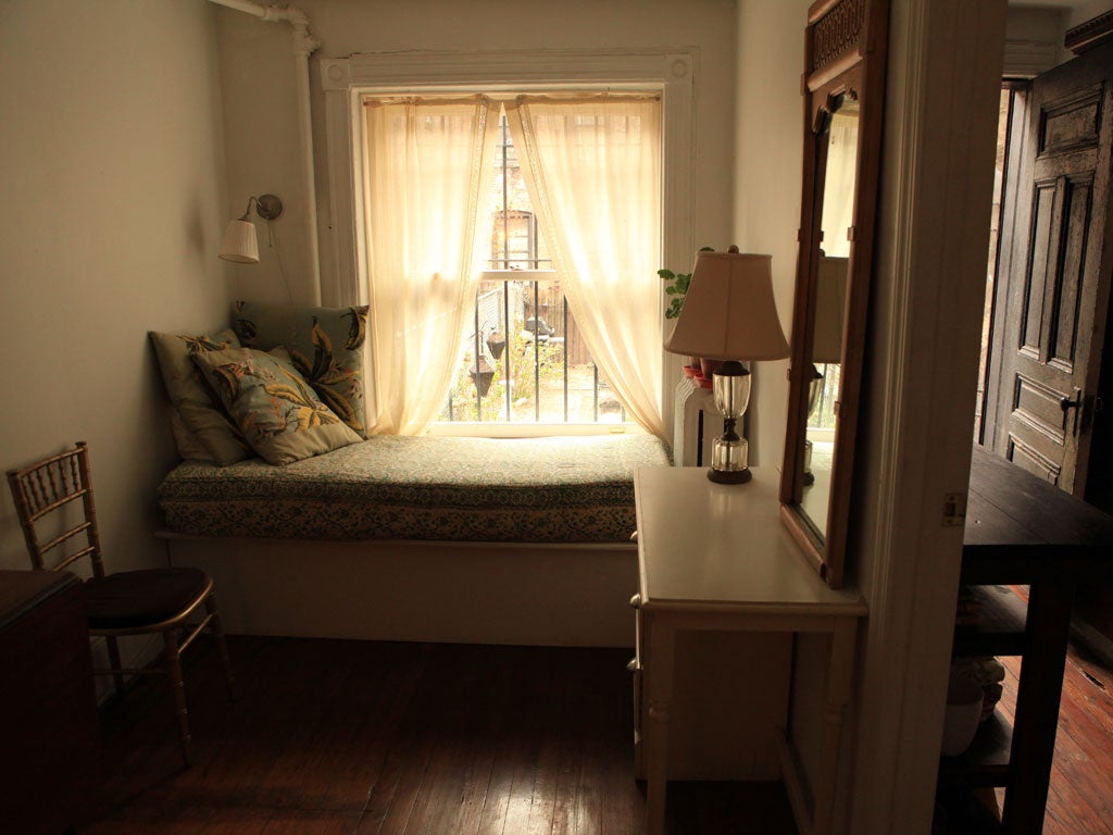 Book at bedtime Jumel Terrace's daybed