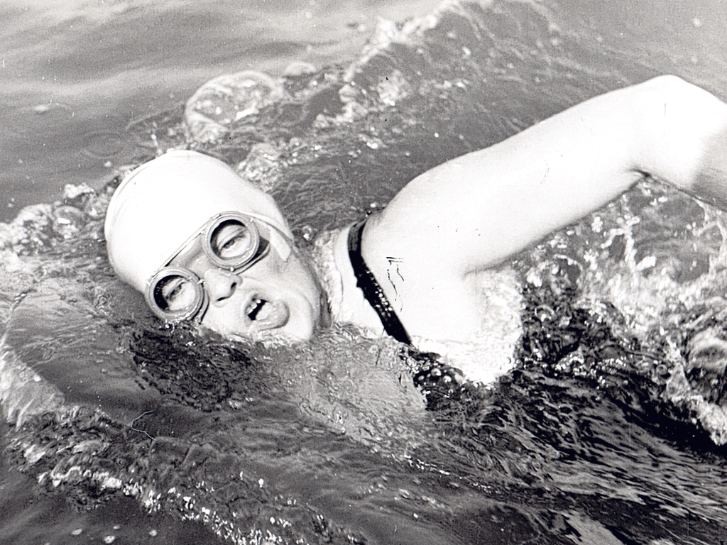 Van Rysel in 1948: her attempt on the Channel record a year later was halted by fog 500 yards from shore