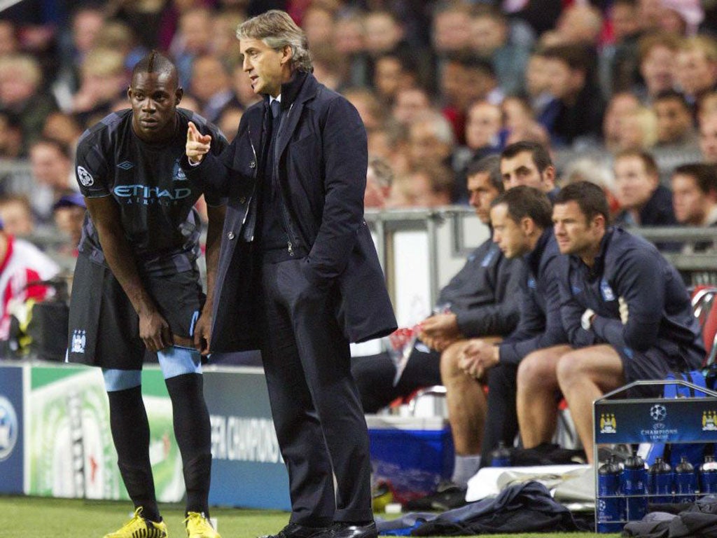 Roberto Mancini talks tactics with City’s Mario Balotelli