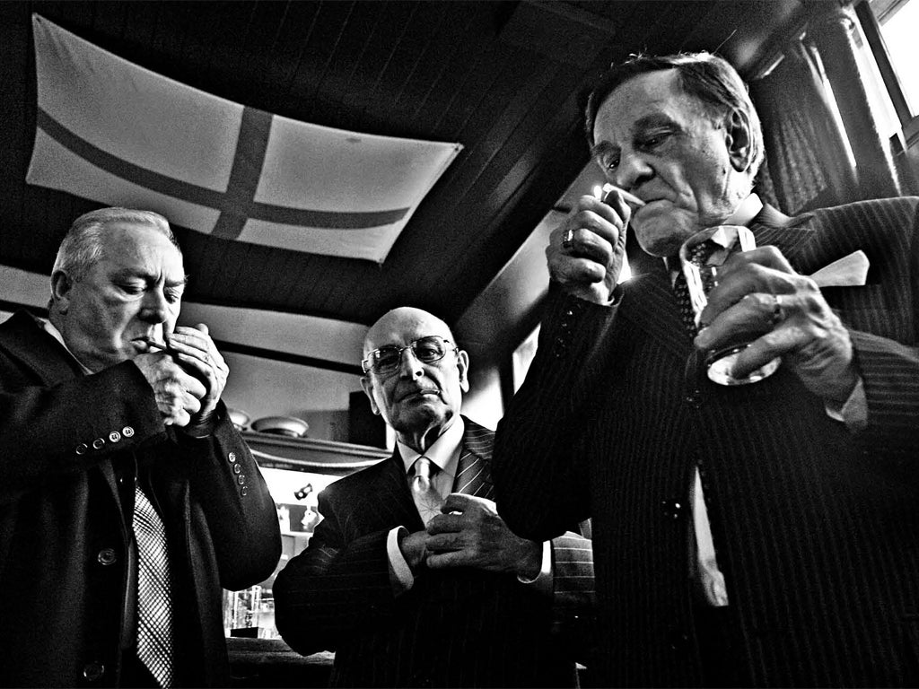 Lenny Hamilton and Billy Frost in the Widow’s Son pub (aka The Bun House), in east London, where the Krays were regulars