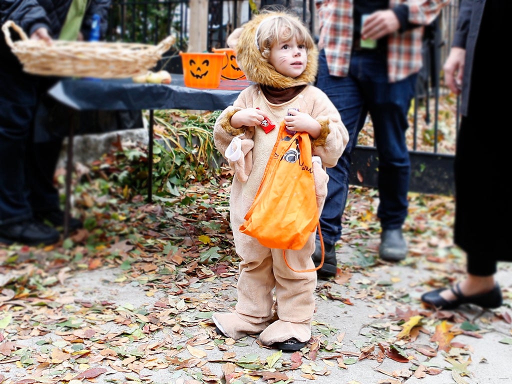 Caramel apples are frequently eaten at Halloween, around the time the outbreak started