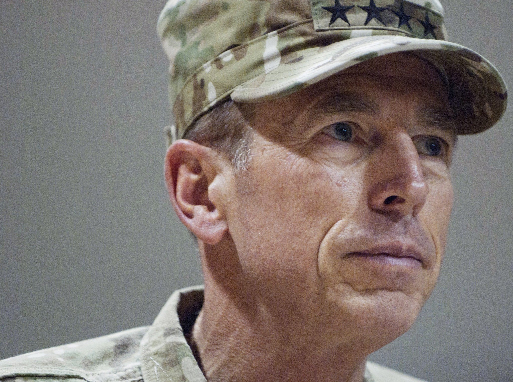 Military leaders such as General Petraeus risk all with an affair