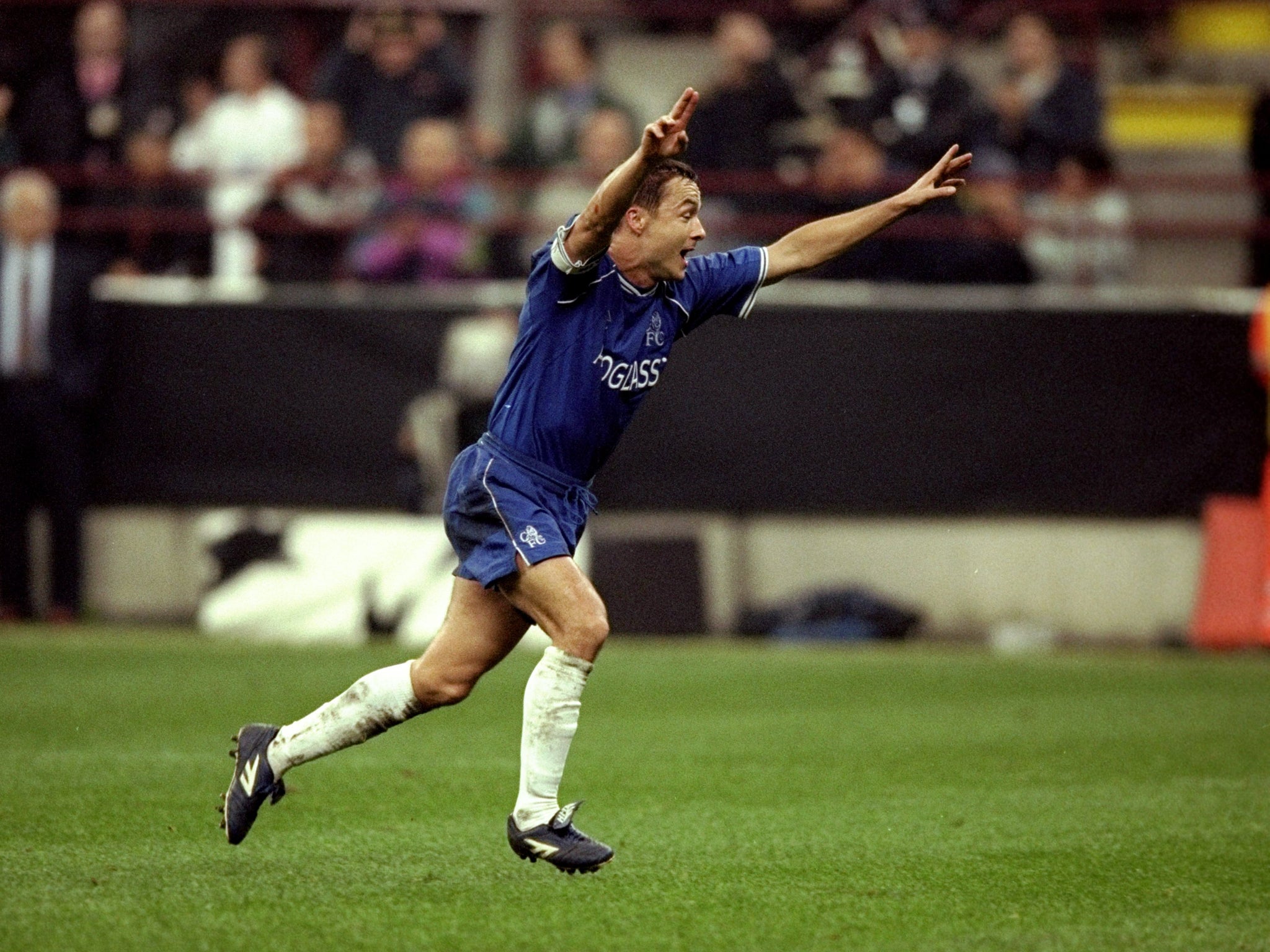 Di Matteo set up Dennis Wise to equalise against AC Milan at the San Siro in 1999