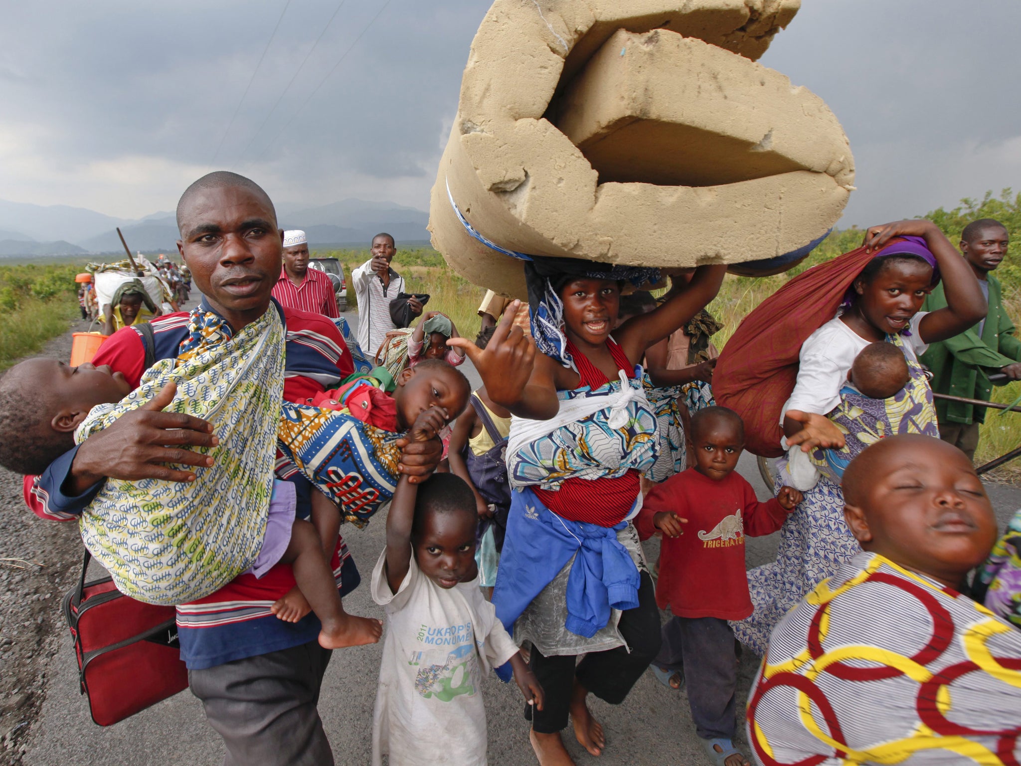 As the fighting moves from Goma to Sake, residents head in the opposite direction to escape the violence